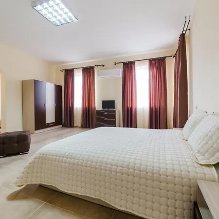 Hotel семеен пауталия 2*